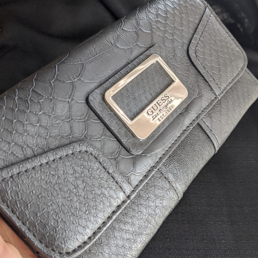 Guess Wallet - Picture 6 of 8